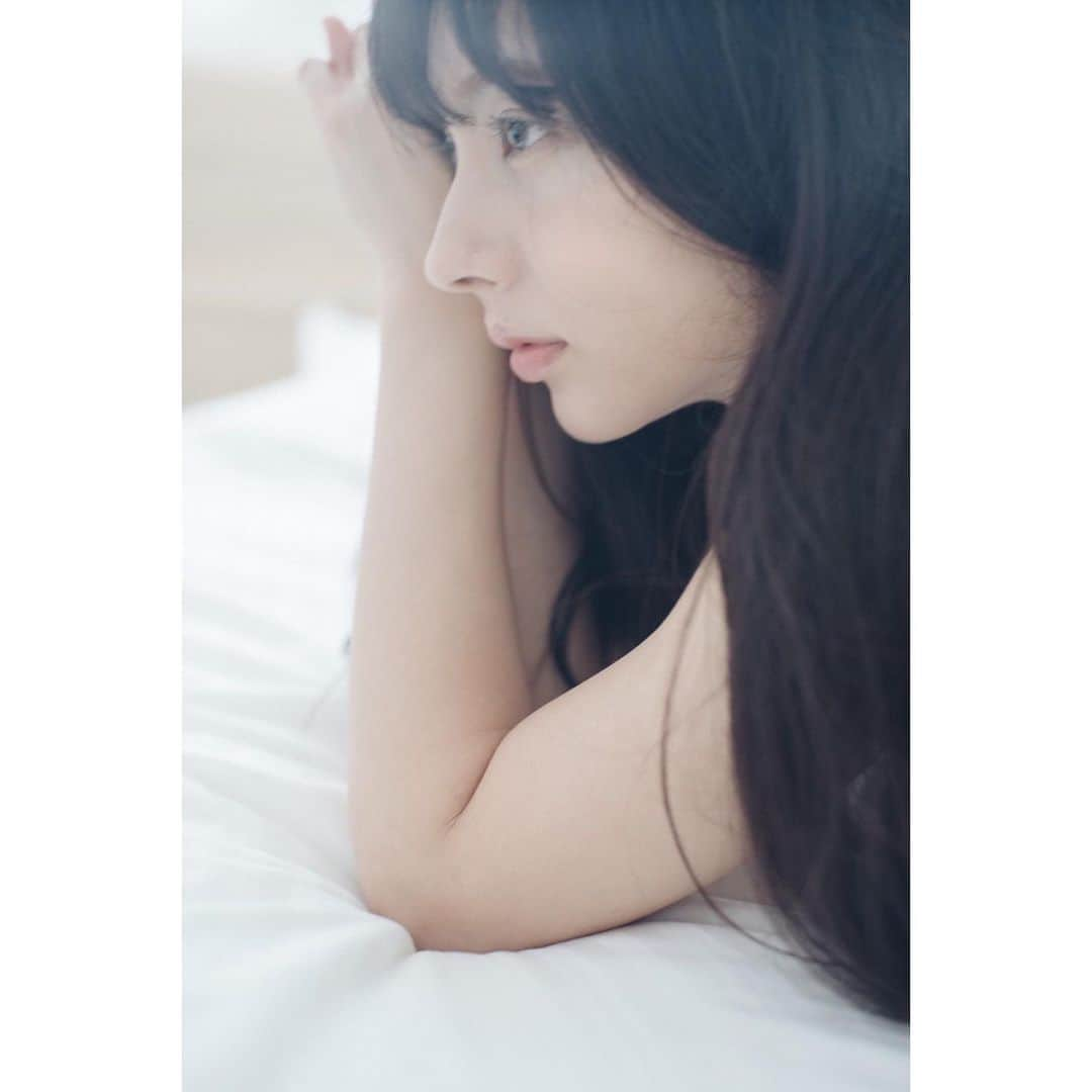 中村祐美子さんのインスタグラム写真 - (中村祐美子Instagram)「🤍  photo : @toguphotography   #photography  #photograph  #beoneself  #benatural #lestelnaha  #morning  #とある日 #目覚め #自然体  #朝の光」6月15日 2時29分 - yumiko_nakamura_artist