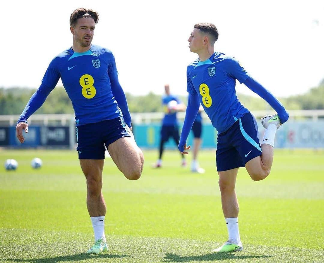 ジャック・グリーリッシュのインスタグラム：「Good to be back with the boys 💙 @england」