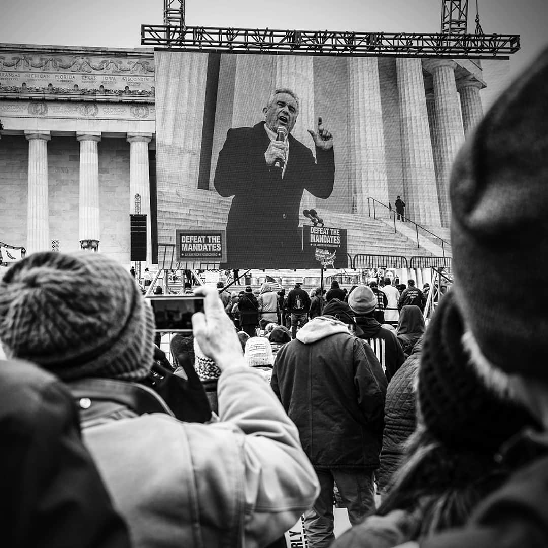 TIME Magazineのインスタグラム：「"Running for President makes it much more difficult for people to censor me," Robert F. Kennedy Jr. tells TIME.  Kennedy sounds simultaneously stuck in the past and jarringly online, his worldview dark and suspicious. He speaks about a time when the country’s waters were not polluted, pharmaceutical companies did not poison children, bioweapons did not threaten to destroy humanity, and people trusted the government not to lie to or silence them. “I feel like my country is being taken away from me,” he tells TIME. “I want to restore in many ways the America of my youth, the America I was brought up in.”  At the link in bio, go inside the controversial—and long-shot campaign—of RFK Jr.  Photograph by Mark Peterson (@markpetersonpixs)—Redux」