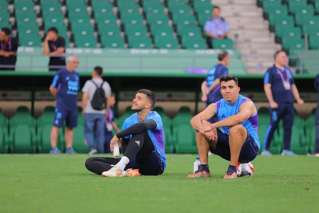 ヘロニモ・ルジさんのインスタグラム写真 - (ヘロニモ・ルジInstagram)「Que banda hermosa! 🇦🇷🇦🇷🇦🇷 @afaseleccion」6月15日 2時47分 - gerorulli