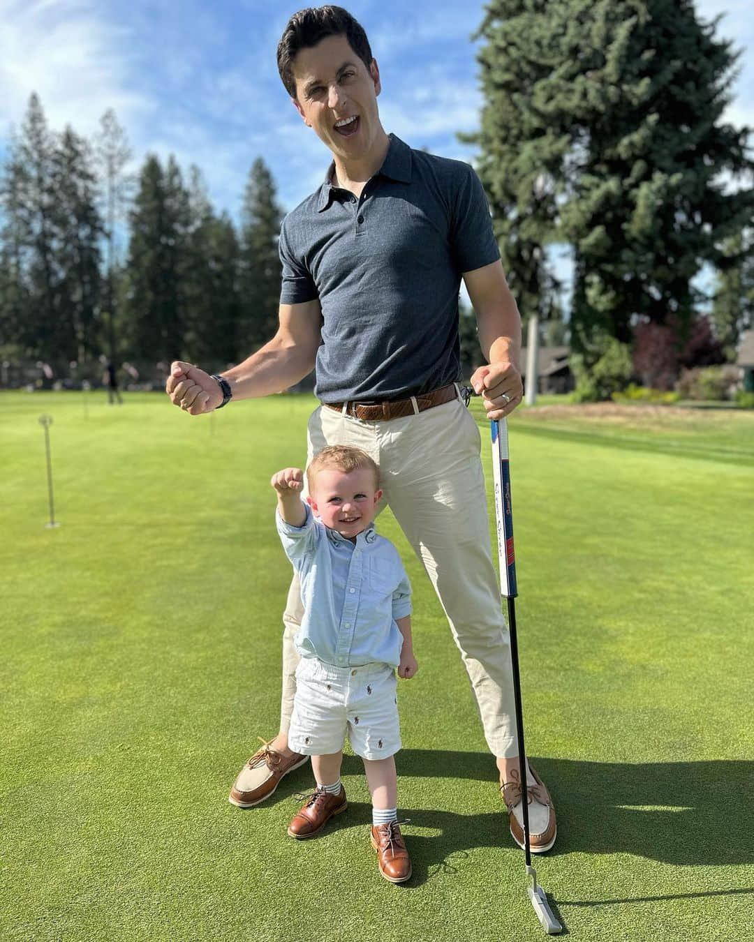 デヴィッド・ヘンリーのインスタグラム：「Soaking in some Pre-fathers day vibes with the kiddos! Staying comfy in my new @trueclassic tees, the best Father’s Day gift! Use code David25 for 25% off your purchase! #trueclass #trueclassicpartner」