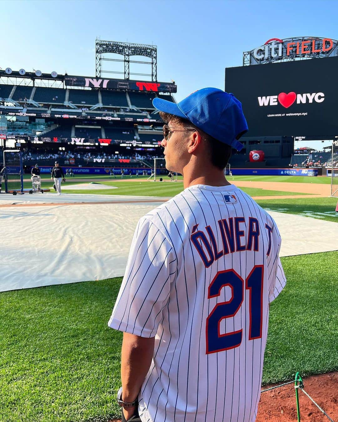 オリベル・トーレスのインスタグラム：「Gracias @mets and @tiaalexnymets por un día increíble 🔵🟠」