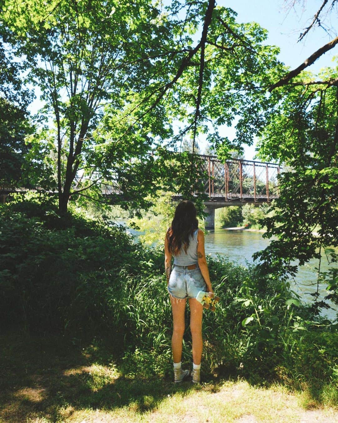 Acacia Brinleyのインスタグラム：「Ain’t nothin’ a lil river picnic with mickeys fries & coke can’t fix. 🍟」