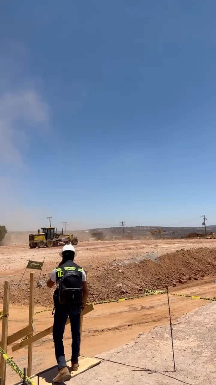 ドウェイン・ジョンソンのインスタグラム：「🏗️ Excited to show you guys this awesome construction footage that gives you an idea of the size and scale of our massive TEREMANA CAMPUS & DISTILLERIES 🤯🤯   I’ve always been inspired by @disney’s EPCOT, @google’s “Googleplex” and @apple’s “Apple Park” so hopefully we’re building in that vibe.   Of course, our Teremana Campus is waaaaay smaller than Google, Apple & Disney 🤏🏾 😂 - but it’s the MANA, PASSION & JOY that I wanted to create for people to experience.   Can’t wait to show you guys more and THANK YOU for making Teremana Tequila the fastest growing tequila of all time 🤯🙏🏾  And our Teremana is also the largest employer in Jesus Maria, Mexico 🇲🇽 ~ employing over 1200 people from the local community. I have a goal to get that number of jobs into the thousands.   More to come & back to work.   🥃❤️  #TeremanaCampus #TequilaOfThePeople  #JesusMaria  #Mexico 🇲🇽」