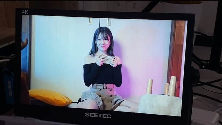 のインスタグラム：「この前とあるYoutube広告の撮影してきました。  いつも現場の雰囲気がとてもあたたかくて、もう25歳にもなる私のことを沢山可愛がってくれるよちよちしてくれる大好きな現場です。  また使ってください。(ガチで)」