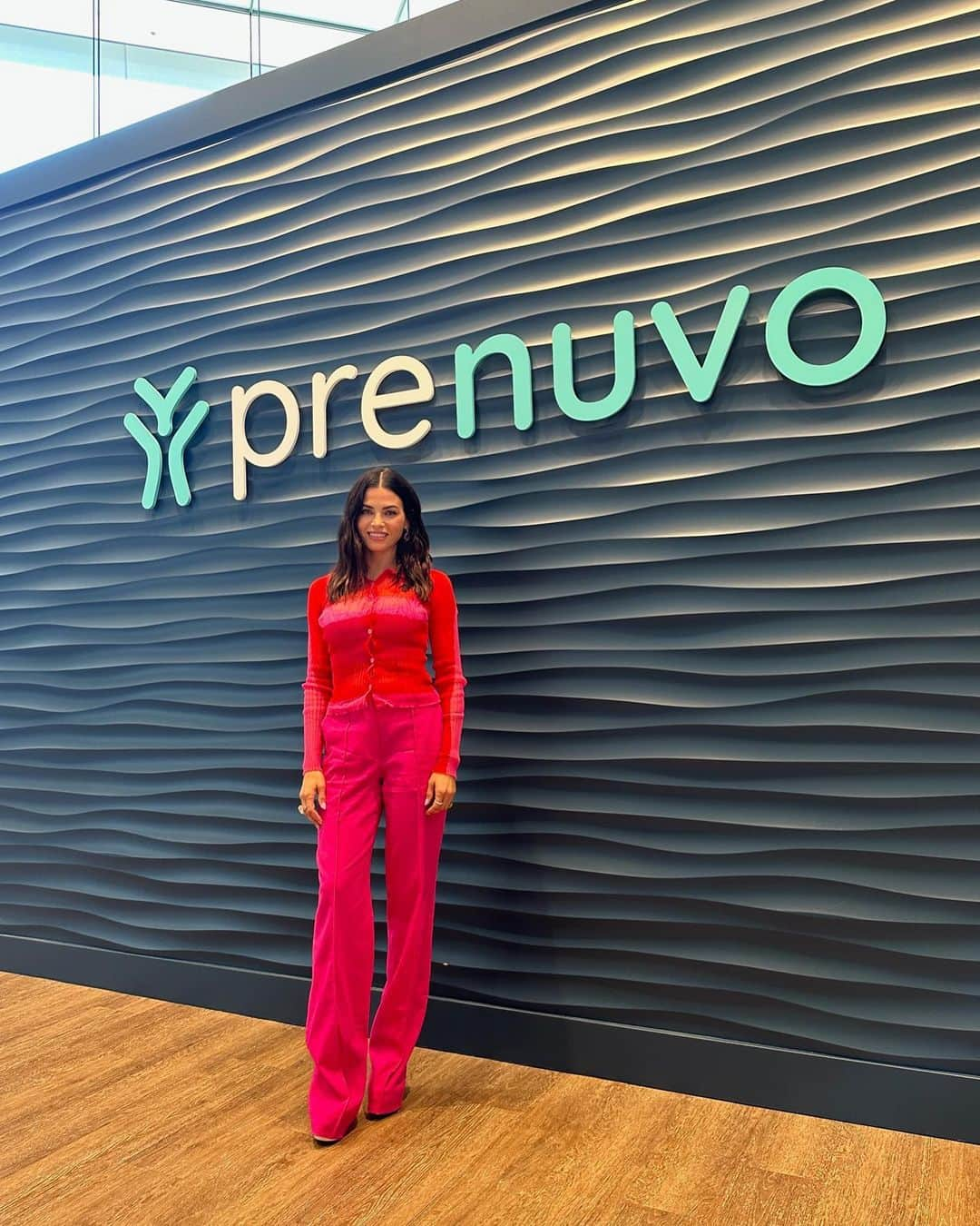 ジェナ・ディーワンさんのインスタグラム写真 - (ジェナ・ディーワンInstagram)「Preventative medicine at its finest.. @prenuvo! Last week I visited Prenuvo and got their full body MRI that specializes in early detection of cancer and more than 500 conditions! Their team had me feeling so relaxed.. they even play Netflix during your scan to help pass the time and calm nerves! I can’t wait to get my results thank you Prenuvo 🙏🏻💕  I am so grateful to have been able to have this scan done and am all too aware that this is something that is currently out of reach for many with it being elective/ not covered by insurance. While this is all true… Prenuvo is working so hard to change that! Their mission is to democratize healthcare and change the current medical paradigm from reactive to proactive through early detection. And the way they do this is by getting the word out there to get more funding, etc! Which is why I’m so passionate about sharing this with you guys 🤍」6月15日 2時59分 - jennadewan