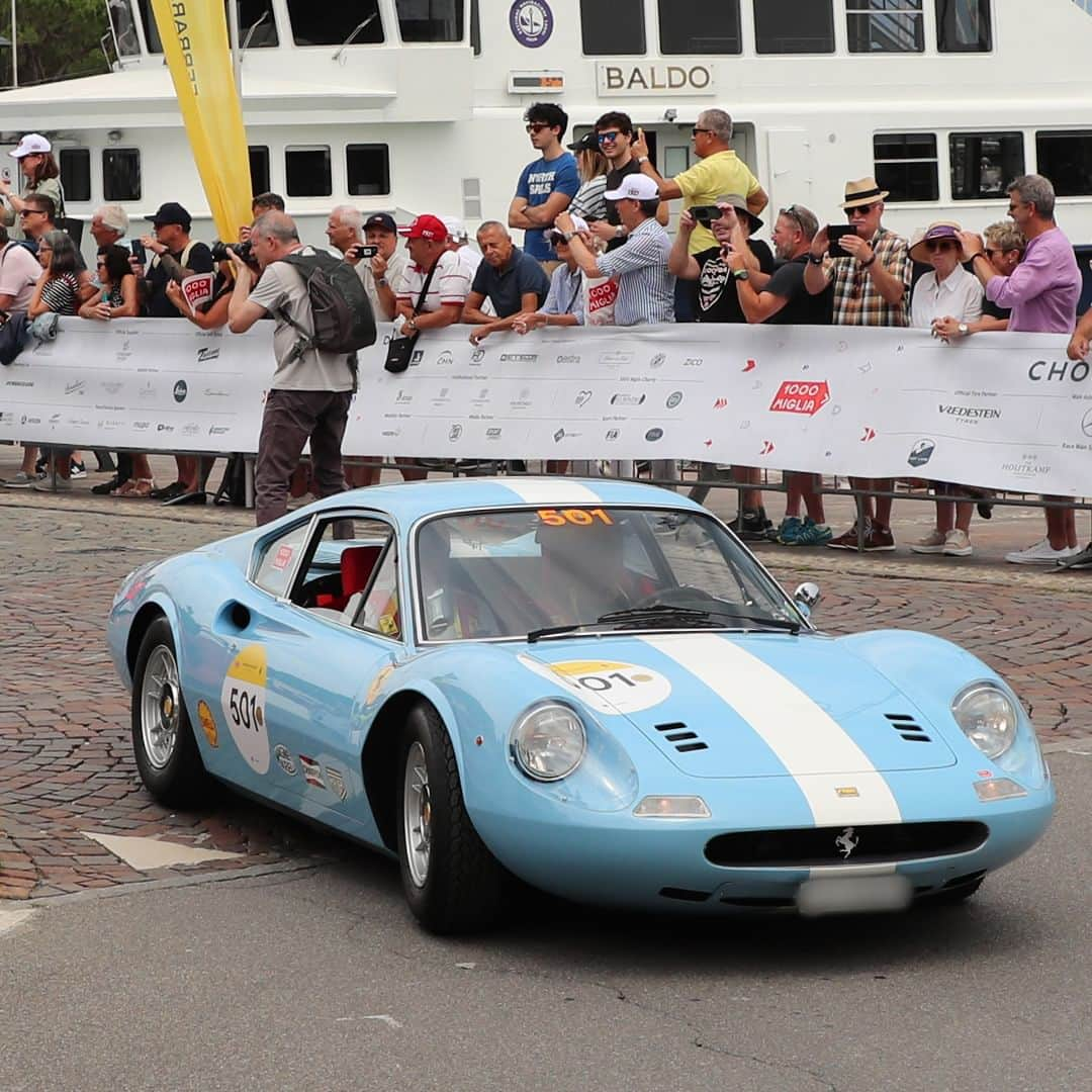 フェラーリさんのインスタグラム写真 - (フェラーリInstagram)「The #FerrariTribute #1000Miglia 2023 has officially started. Ferrari from across the world will accompany along the route the historic cars of the event, which will span over five days, from June 13 to 17.  The adventure began as the convoy departed from #DesenzanodelGarda, passing through enchanting cities to arrive at #MilanoMarittima.  Driving up to the centre of Italy, day 2 will take them to #Rome for the final destination of the second stage of the trip.  Stay tuned for more updates of the iconic event.   @millemigliaofficial #DrivingFerrari #Ferrari」6月15日 3時00分 - ferrari