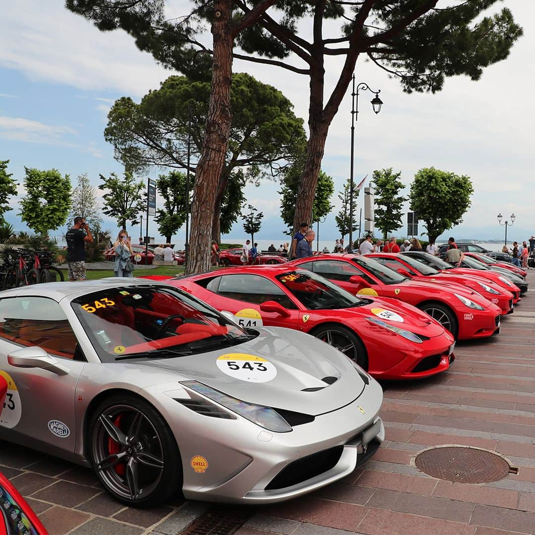 フェラーリさんのインスタグラム写真 - (フェラーリInstagram)「The #FerrariTribute #1000Miglia 2023 has officially started. Ferrari from across the world will accompany along the route the historic cars of the event, which will span over five days, from June 13 to 17.  The adventure began as the convoy departed from #DesenzanodelGarda, passing through enchanting cities to arrive at #MilanoMarittima.  Driving up to the centre of Italy, day 2 will take them to #Rome for the final destination of the second stage of the trip.  Stay tuned for more updates of the iconic event.   @millemigliaofficial #DrivingFerrari #Ferrari」6月15日 3時00分 - ferrari