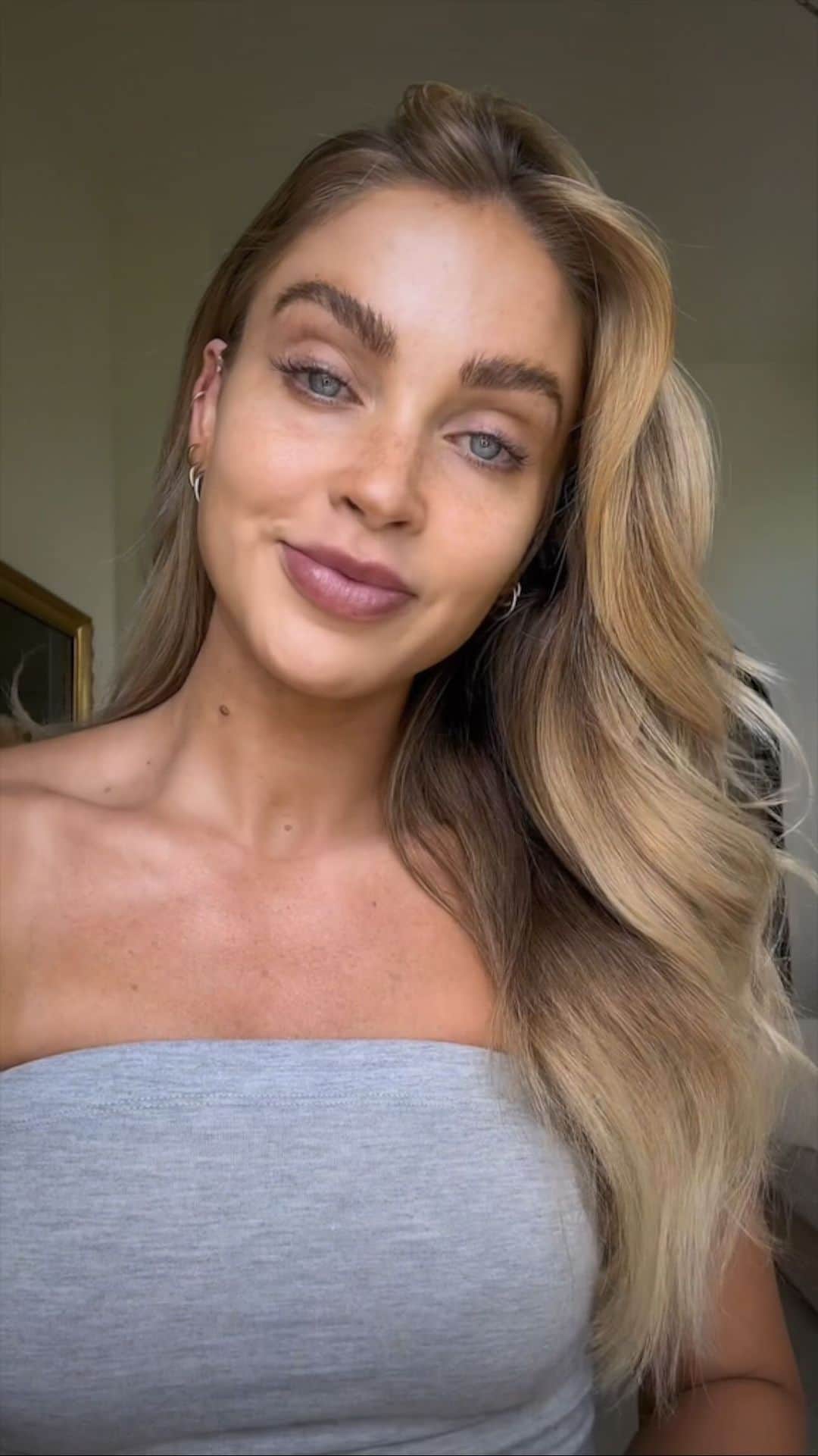 Cara Van Brocklinのインスタグラム：「Here are some of my favorite products to get that sun kissed glowy skin ☀️ https://liketk.it/4bsnR」