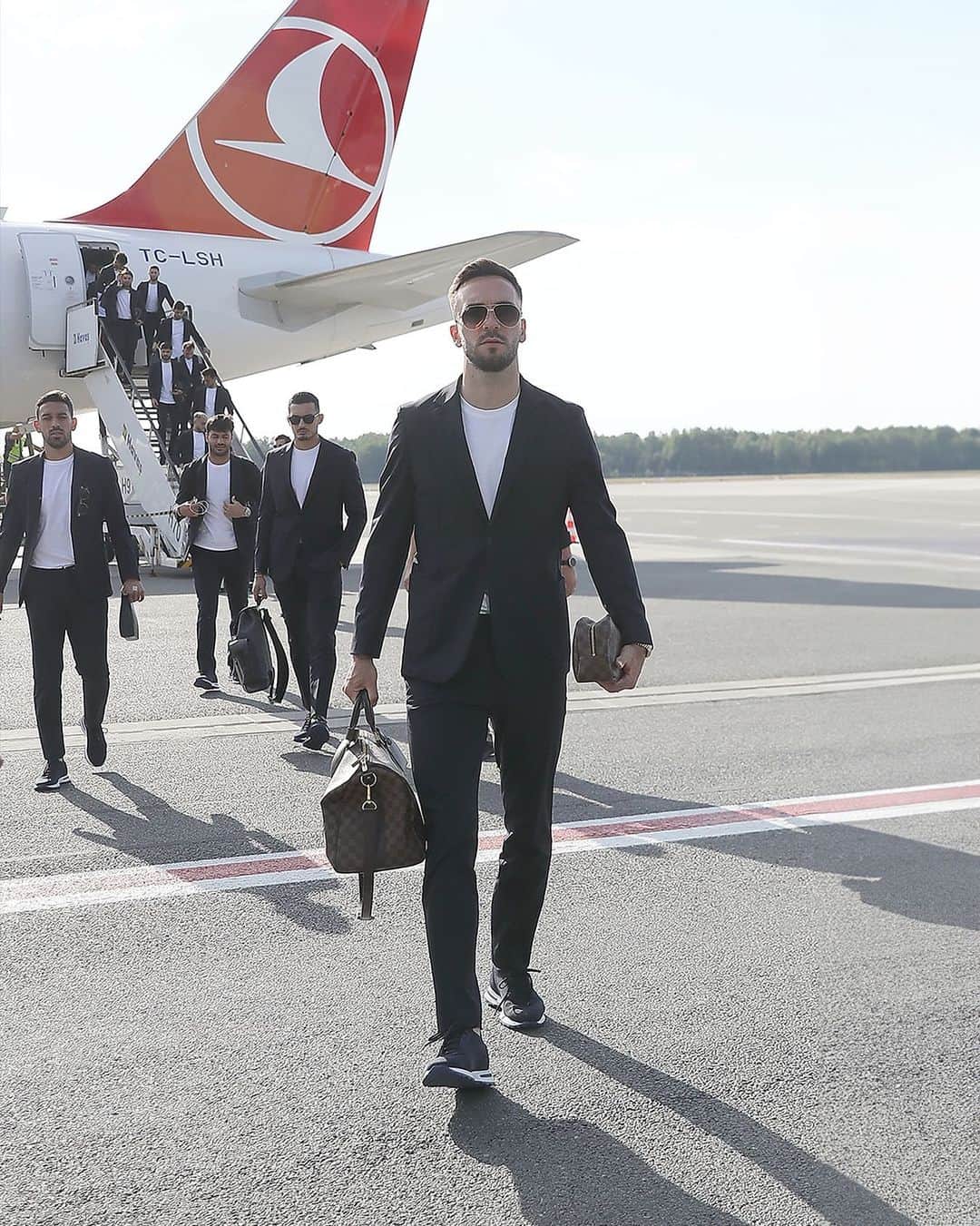 ケナン・カラマンのインスタグラム：「✈️🇱🇻」
