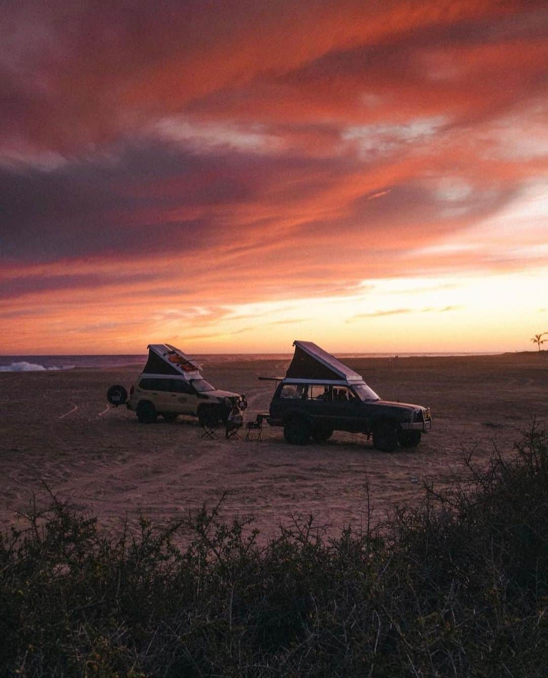 Poler Outdoor Stuffのインスタグラム：「Couple of mobiles adventuring @la.cruiser   #adventuremobile #campvibes」