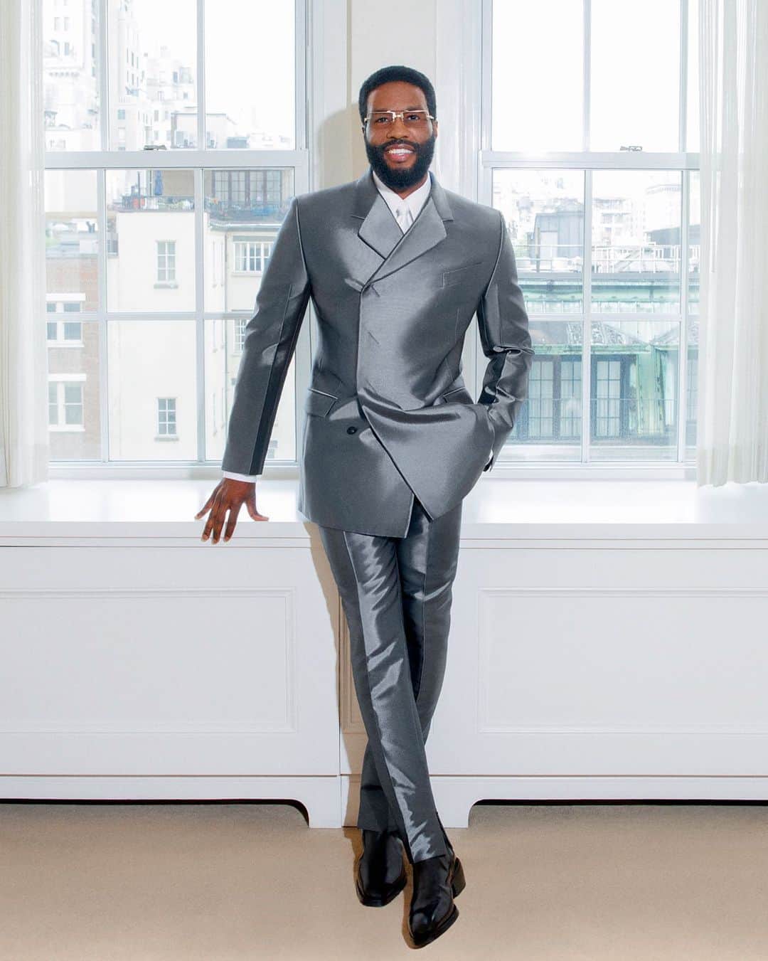 サルヴァトーレ・フェラガモのインスタグラム：「MOMENTS BEFORE @thetonyawards RED CARPET WITH ACTOR AND ARTIST @yahya WEARING A #FERRAGAMOCUSTOM LOOK BY @_maximiliandavis_   STYLED BY @jan.quammie  LENSED BY @kevintachman   #INFERRAGAMO」
