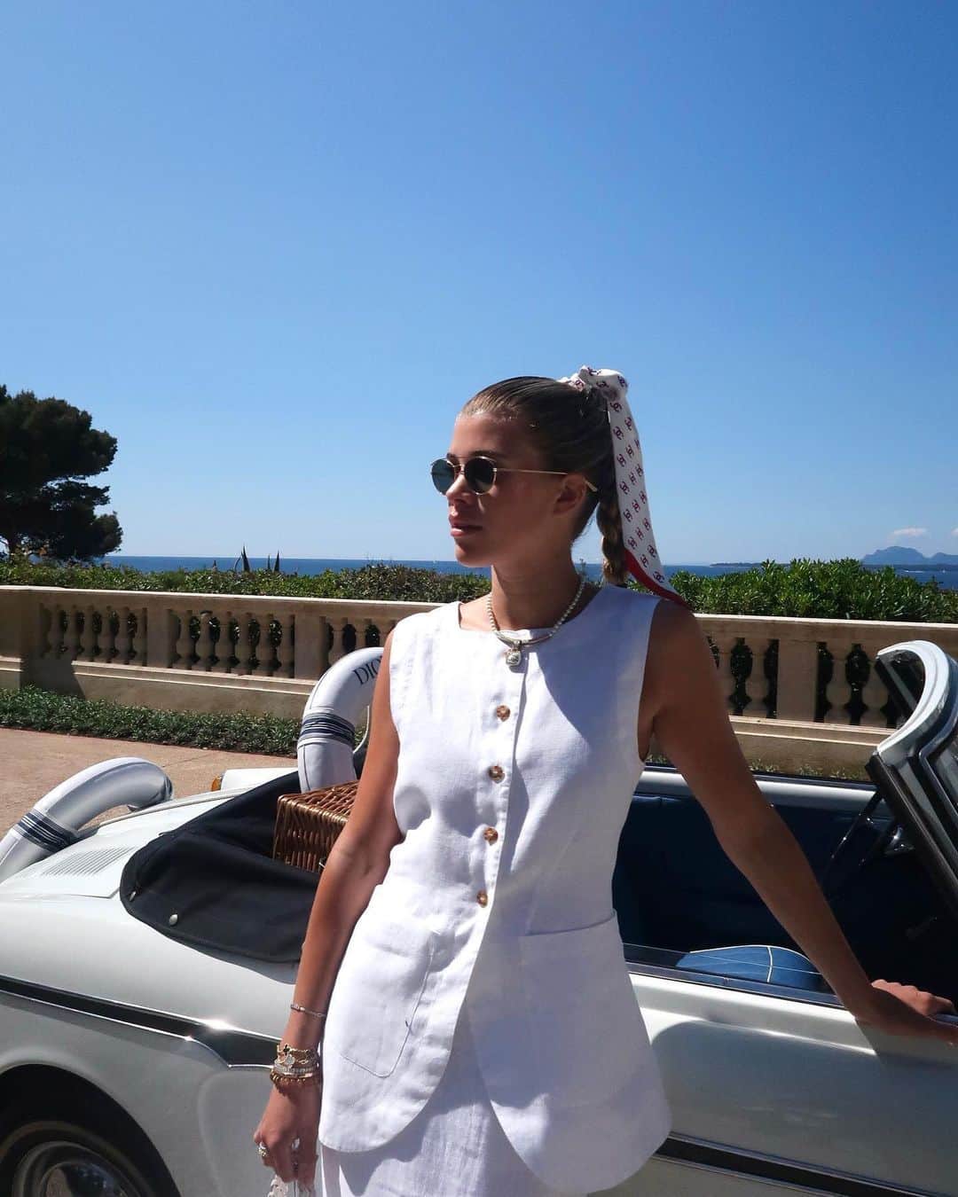 WHO WHAT WEARさんのインスタグラム写真 - (WHO WHAT WEARInstagram)「Sofia Richie Grainge has set the style tone for summer 2023. So it only makes sense that we tracked down exactly where to buy the looks she's been wearing (especially from her iconic wedding week). Whether you're planning an upcoming vacation or merely mapping out your looks for the coming months, tap the link in our bio for her viral linen skirt set and more summer pieces that are giving Sofia vibes. photos: @sofiarichiegrainge」6月15日 3時42分 - whowhatwear