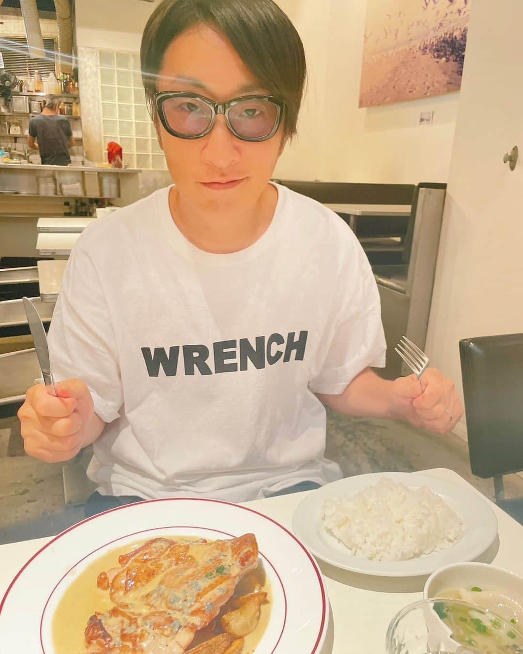 ゆってぃのインスタグラム：「🍴  WRENCHでLUNCH。ヒーポーテーゼ!!  #人力舎 #ゆってぃ #ワカチコ #wrench #lunch #90s #crew  #バワリーキッチン #美味しいよ」