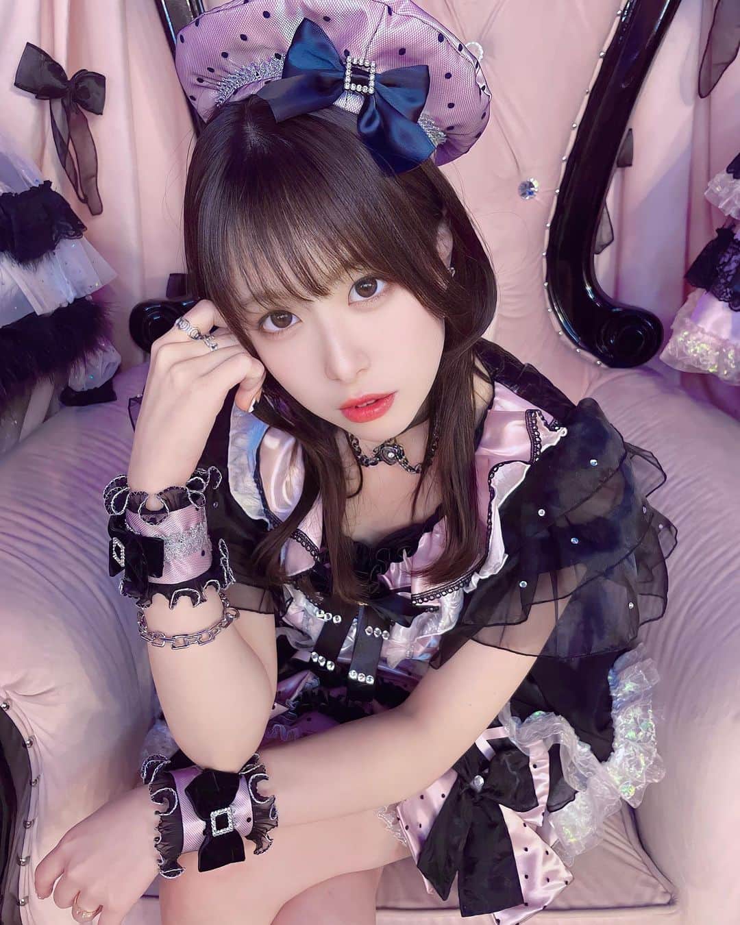 のインスタグラム：「・ ・ 舞々悪魔のレセプションにいってきました♡ やっぱり最強No.1コンカフェだなって🐰🎀 内装も制服もリニューアルしてまた更に 可愛くなってました！！！ ベレー帽良くないですか！！♡ 是非みんな遊びに行ってね☺️ 私は8月にゲスト出勤します😘 ・ ・ #二宮ひかり #にのひー #手のひらサイズ #アタッカーズ専属 #アタッカーズ #舞々悪魔  #コンカフェ  #コンカフェ嬢  #歌舞伎町」