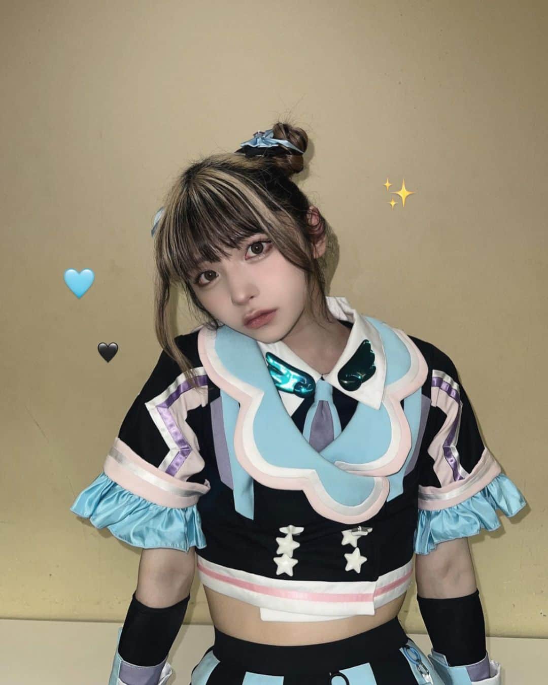 ぎんしゃむのインスタグラム：「おだんご〜夏はアップスタイルの髪型が良いね」