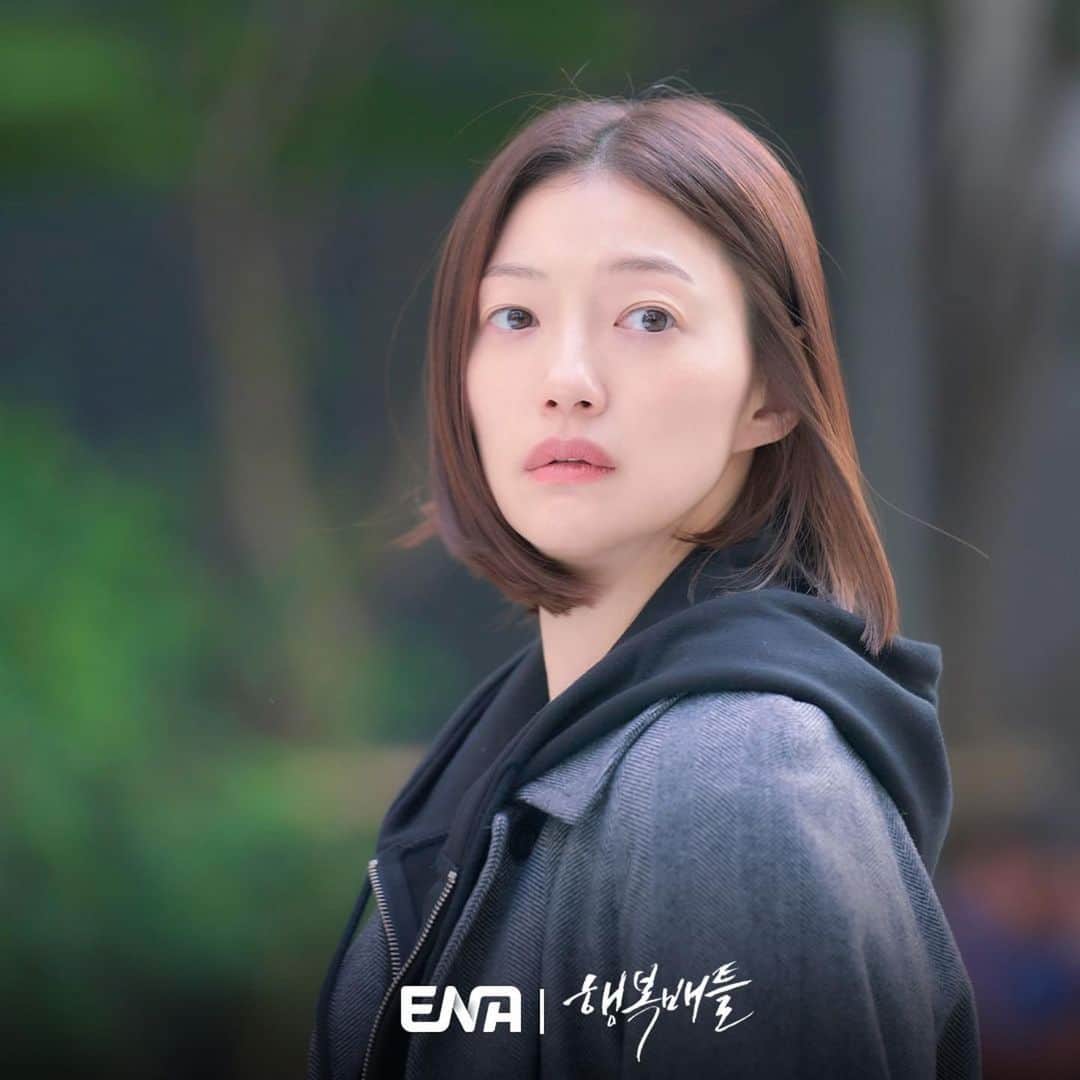 イ・エルのインスタグラム：「_ 행복배틀 6부 드디어 오늘 밝혀지는 미호와 유진의 과거 이야기. 고등학생이었던 그녀들은 왜 그토록 서로를 증오하게 됐을까?  ENA <행복배틀> 수/목 밤 9시 방송」