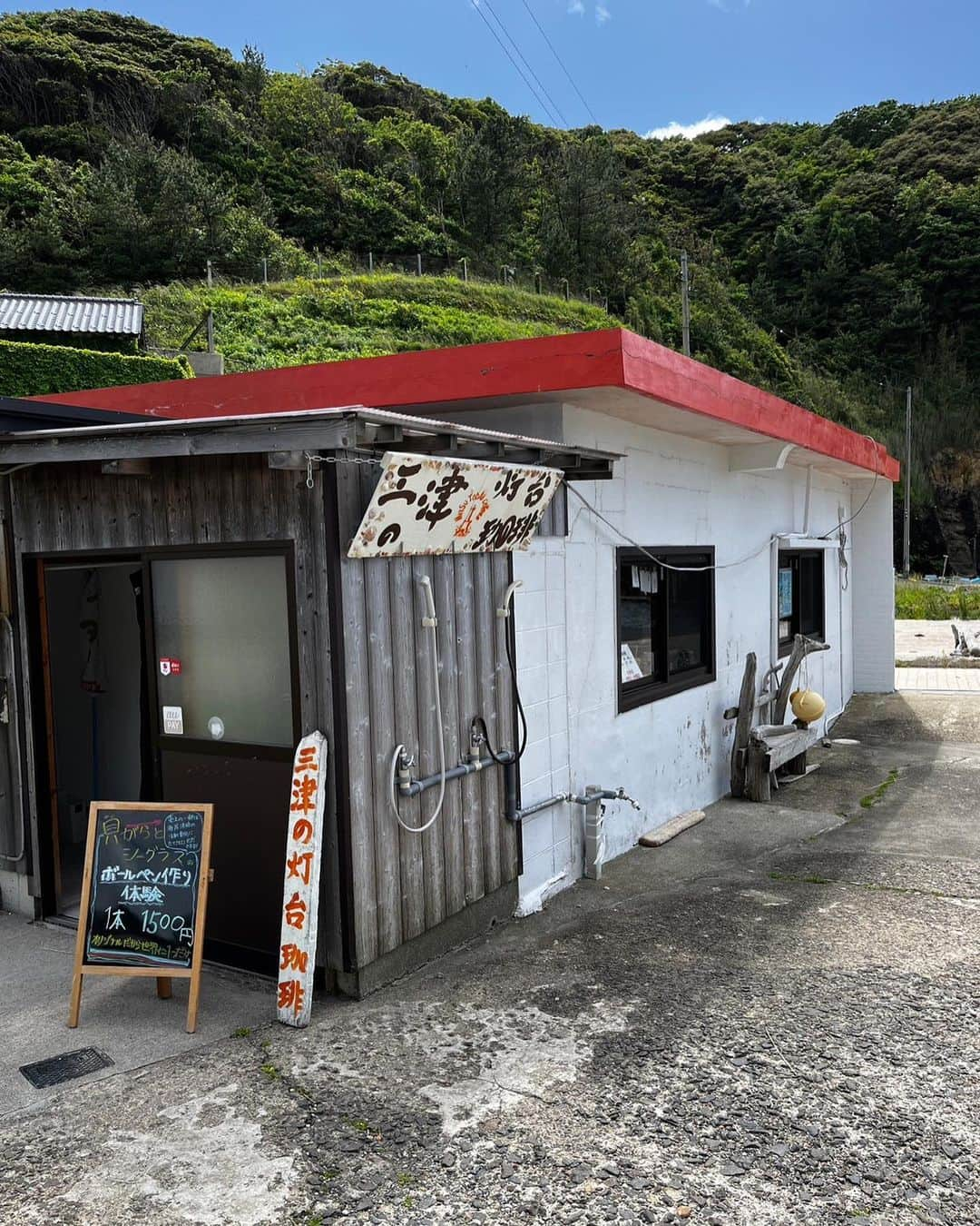 吉岡可奈さんのインスタグラム写真 - (吉岡可奈Instagram)「. のんびり海見ながら珈琲☕️ 朝土砂降りだったのに 晴れてよかった☀️ . . #時差投稿 #京都  #京丹後  #三津の灯台珈琲  #琴引浜 #アイスコーヒー」6月15日 14時22分 - kana_yoshio