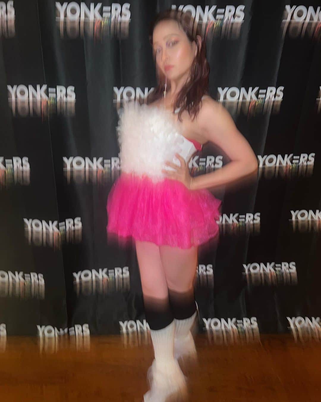Yakoさんのインスタグラム写真 - (YakoInstagram)「YONK=RS pride! MINI BALL @yonkerspride  2023/6/8 in NY🇺🇸🗽  🎥OTA Face My 10s 🌈 dress code is Painted 📸 self makeup 📸OTA Vogue femme 🩰dress code is ballerina outfit in pink & white with white footwear🩷🤍 🎥 OTA Vogue femme My 10s 🎥 OTA Vogue femme battle  Thank you so much for judging  @legendaryjuliandelablanca @iconstanelle @lunalens @its_veee sydneybaloue And thank you @thejasonarodriguez  OTA Faceでちゃんと10s上がれたのめっちゃ嬉しかった…😭🩷 メイクも教えてもらったもの取り入れたりして、自分なりに…！！  Femmeに関しては、NYきて初めての10sでめちゃくちゃ緊張した 内容は、ダメダメですね🤔 振り返ると、全然落ち着いてなかった。冷静さ0 けどまあ、dress codeにあったムーブは少し入れれたのでよかったと思おう。 10sも上がれたし😭😭😭 ちなみに白い靴なくて、ヒールの上から、穴開けた靴下履いて出た😇www @koppimiza さんの応援もめちゃくちゃ嬉しい…🩷🩷  あとは、このballの次の日朝フライトだったので 終わって返って寝ずにパッキングしたのも思い出🥰💦  #vogue #voguing #voguer #yonkersball #yonkerspride  #ballroom #ball #face #makeup #model #voguefemme #femme #womansperformance #モデル #被写体 #japanesegirl  #yakooricci #yakopinklady  #houseoforicci #theoricciway #oriccibitch」6月15日 14時33分 - yakkkko.y