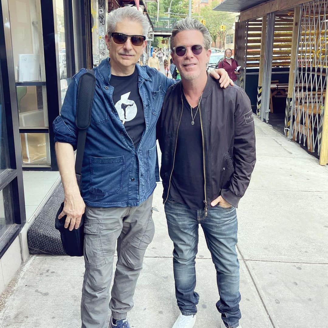 scottlippsさんのインスタグラム写真 - (scottlippsInstagram)「From @thewhitelotus to @thesopranosfamily @realmichaelimperioli is the real deal - we get into his band @zopaband and everything in between! @spinmag @lippsservicepod brought to you by the all new @mackiegear #dlz creator @sopranosaficionado #michaelimperioli #whitelotus #sopranos #zopa #podcast」6月15日 5時54分 - scottlipps