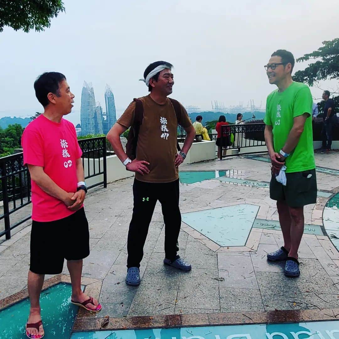 旅猿公式インスタグラムのインスタグラム：「『シンガポールでマーライオンを見まくりの旅』最終話放送でした🇸🇬ひさびさの海外旅、いざこざだらけ…しかし大満足のシンガポール旅でした😁次回からはますだおかだの岡田さんをお迎えし、『神戸でキャッチボールをしようの旅』がスタート🥎なぜキャッチボールをしたいのか⁉️そして神戸&岡田さんといえば…🌞ご期待ください🙇」