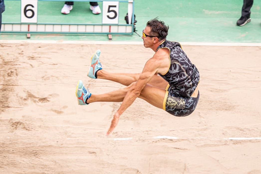 右代啓祐のインスタグラム：「②Long Jump 🐰  Photo by @chibeeeev  #右代啓祐 #kokushikan  #kokushikanuniversity  #国士舘大学 #decathlon  #decathlete  #workout  #trainingday  #run #jump  #throw #十種競技  #smile  #smile😊 #山田水産 #山田の鰻 #鰻アスリート #味の素 #ビクトリープロジェクト #アミノバイタル」