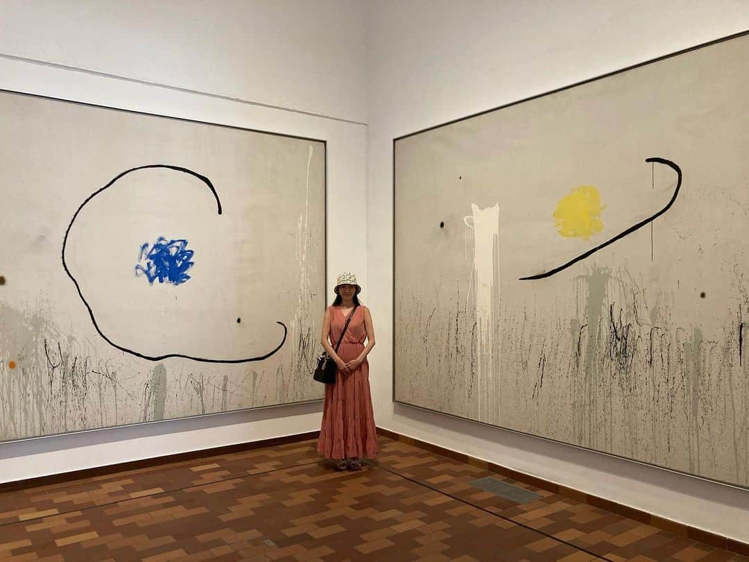 希沙 健康美のインスタグラム：「Joan Miro (1893-1983) 🇪🇸 #joanmiro #joanmiró #🇪🇸 #barcelona #spain #spain🇪🇸 #art #artist #artgallery #artcollector #芸術家 #芸術 #現代芸術  #古代芸術 #現代アート #古代アート」