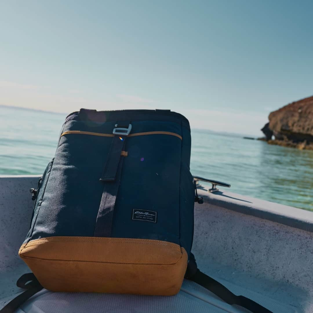 エディー・バウアーのインスタグラム：「You're spending the day on the water, what snacks and drinks are you packing in your backpack cooler? 🚤」