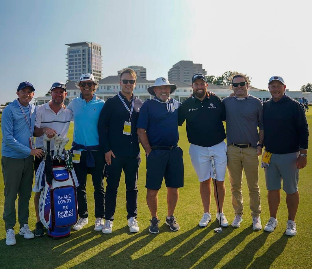 シェーン・ローリーのインスタグラム：「Team Lowry☘️ Ready to get started tomorrow @usopengolf.」