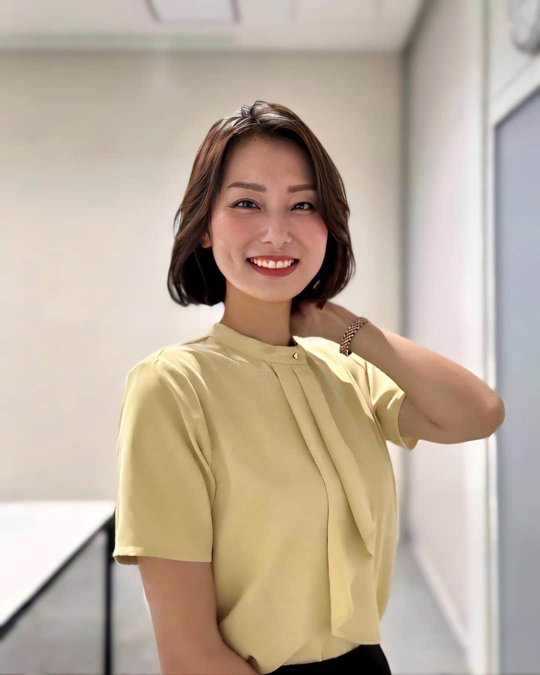 のインスタグラム：「⁡ 昨日はABEMA「倍速ニュース」でした〜 見てくれた方＆コメントくれた方、YouTube生配信も見てくれた方、ありがとうございました〜！  記者中継では、おそらく今回が最後の登場という西井記者と🥺フォント愛のある二人で、どんな人でも読みやすいユニバーサルデザインフォントについて語りました！   #テレビ朝日アナウンサー #本間智恵 #ABEMA #倍速ニュース #アナウンサーカメラ #YouTube生配信」