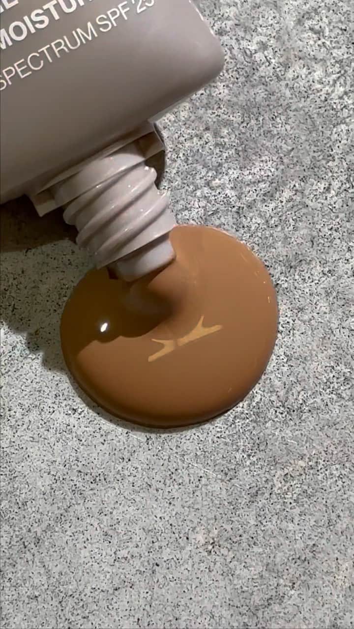 Smashboxのインスタグラム：「Halo is an all-in-one tinted moisturizer bc ⭐ all-day wear ⭐ buildable, glowy coverage ⭐ 24-hour hydration with Hyaluronic Acid ⭐ spf 25  Have it alllll at smashbox.com | Link in bio #halohaveitall」