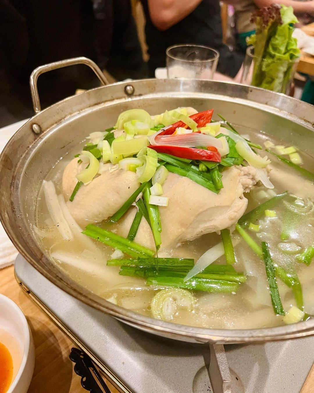 木村真野・紗野さんのインスタグラム写真 - (木村真野・紗野Instagram)「🇰🇷🐔🍲 @yuyaga2023  ともだちのともだちのおみせ🤝🏻 タッカンマリ、美味しかったー😋😋また行きます〜🫰🏻🫰🏻」6月15日 7時50分 - mayasaya_kimura