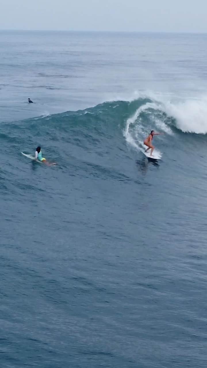 Rachel Apollonioのインスタグラム：「A little one from El Salvador 🤍 gente que dó a onda abrindo toda e eu saindo dela 😂 mas enfim.. liberei pra alguem pegar mais embaixo 😂😂  @surfcity  @coolture_life  🚁 @carolina.sa.nunes」