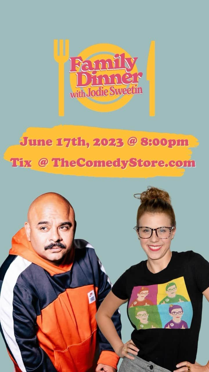 ジョディ・スウィーティンのインスタグラム：「This Saturday, June 17th @ 8:00 pm join us in The Belly Room @TheComedyStore to have family dinner with the King of West Covina comedy, @hernia.  You can find out if Steve will be bringing Joey’s knife to to serve his dish at this month’s Family Dinner. You can get tickets right now at TheComedyStore.com. There’s only ⚠️ 12 Tickets Remaining ⚠️   We will sellout so get your tix today @ thecomedystore.com or the link in our bio!  #familydinner #familydinnerwithjodiesweetin」