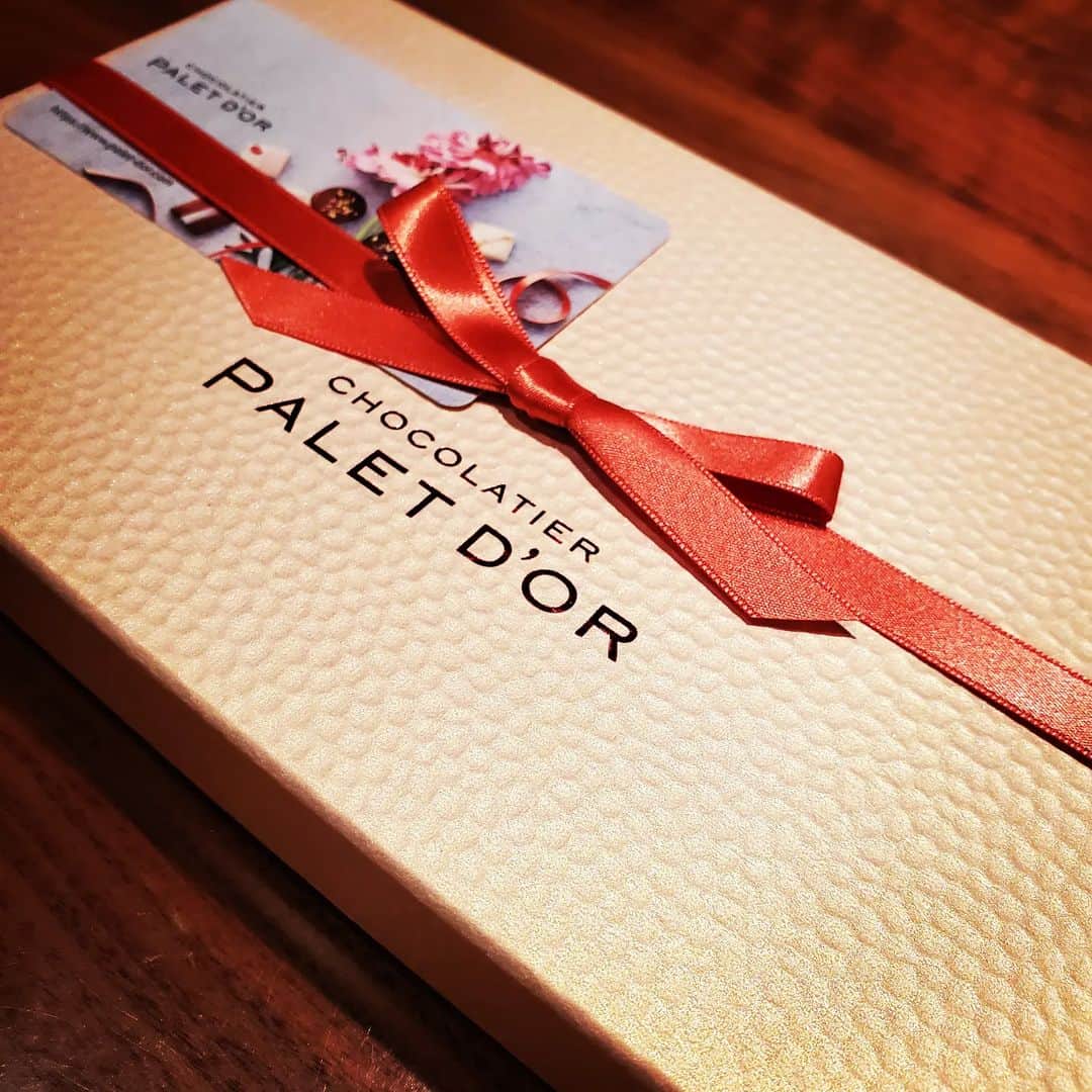 常世晶子さんのインスタグラム写真 - (常世晶子Instagram)「チョコもらた。香りのチョコレートは好みです💕  #いただきもの #チョコレート #香りのもの #おいしそう #😋  チョコうましっ！！」6月15日 8時20分 - tokoyo_shoko