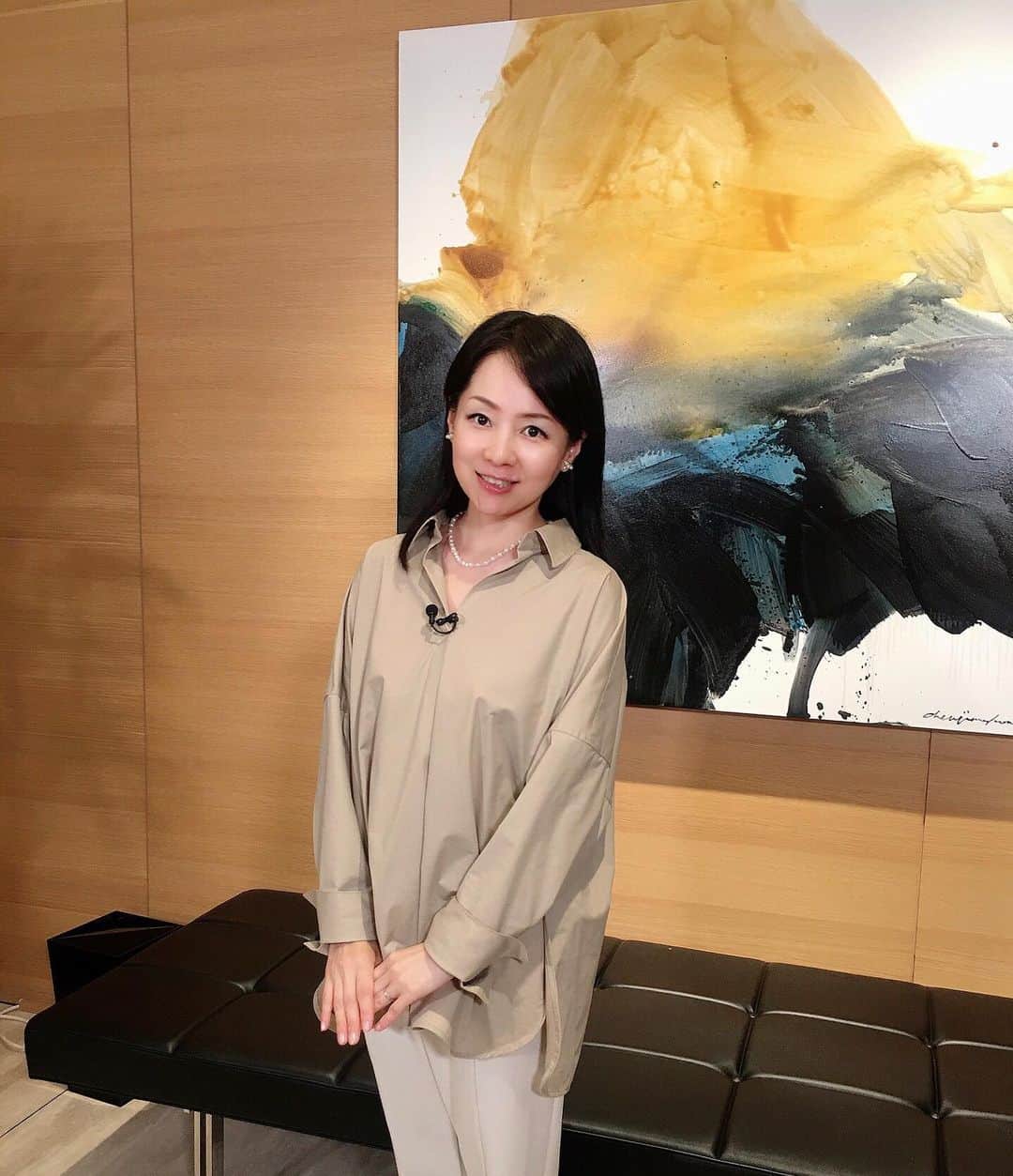 のインスタグラム：「おはようございます！  先日、湘南エリアに誕生するデザイナーズマンションの魅力をお届けする番組収録＆ナレーションがありました。  約６年前に家族で都内から、海と山の自然に囲まれた環境に移住しました。娘の喘息治療のためでしたが、交通利便性や、仕事の時間の使い方など不安がなかったわけではありません。  実際、生活ではどんな利点があり、逆にどんな工夫が必要なのかなど、これから移住を考えている方々に向けてリアルな実体験をお話しさせていただきました。  それぞれが理想とする豊かな暮らしって、千差万別だと思います。私は宇和島育ちでもあり、自然を感じながら暮らせることが今は一番の幸せです。  今回のマンションも立地だけではなく、建物のデザイン性、機能性、合理性も現代のニーズに対応しています。  この番組が未来の暮らしに、すこしでもお役に立てる情報源になれると、こんなに嬉しいことはありません✨  #デザイナーズマンション  #未来の暮らしに役立ちますように #モリモト #ヴィリーナ広尾 #司会 #ナレーション」