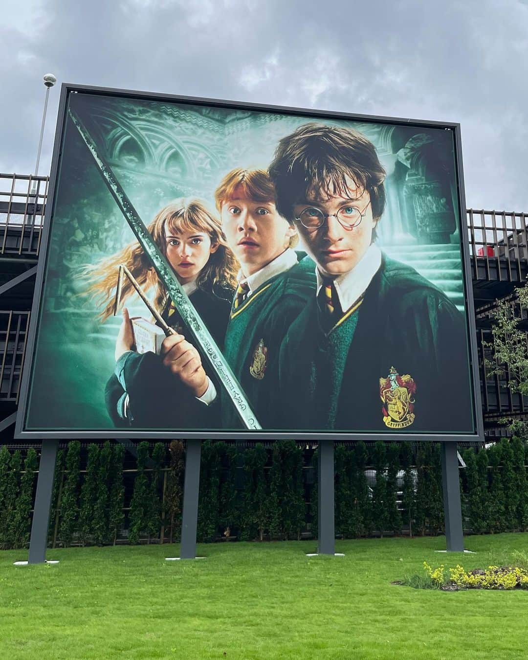 IVANさんのインスタグラム写真 - (IVANInstagram)「Open Tomorrow🐍🦁🪄🪄✨ 🏫🏰🧙🏼‍♀️🧌🧚🏽‍♂️  The MAKEING OF Harry Potter ♡  一足先にお邪魔🪿 映画の裏側ディテール、衣装小道具細やかな場所や歴史… あっという間に3時間経ってた🪄✨ 30枚位写真載せたい🥺笑  明日からです！是非！ @wbtourtokyo  @warnerjp_official  #themakeingofharrypotter  #ハリポタツアー」6月15日 8時24分 - fresanaca