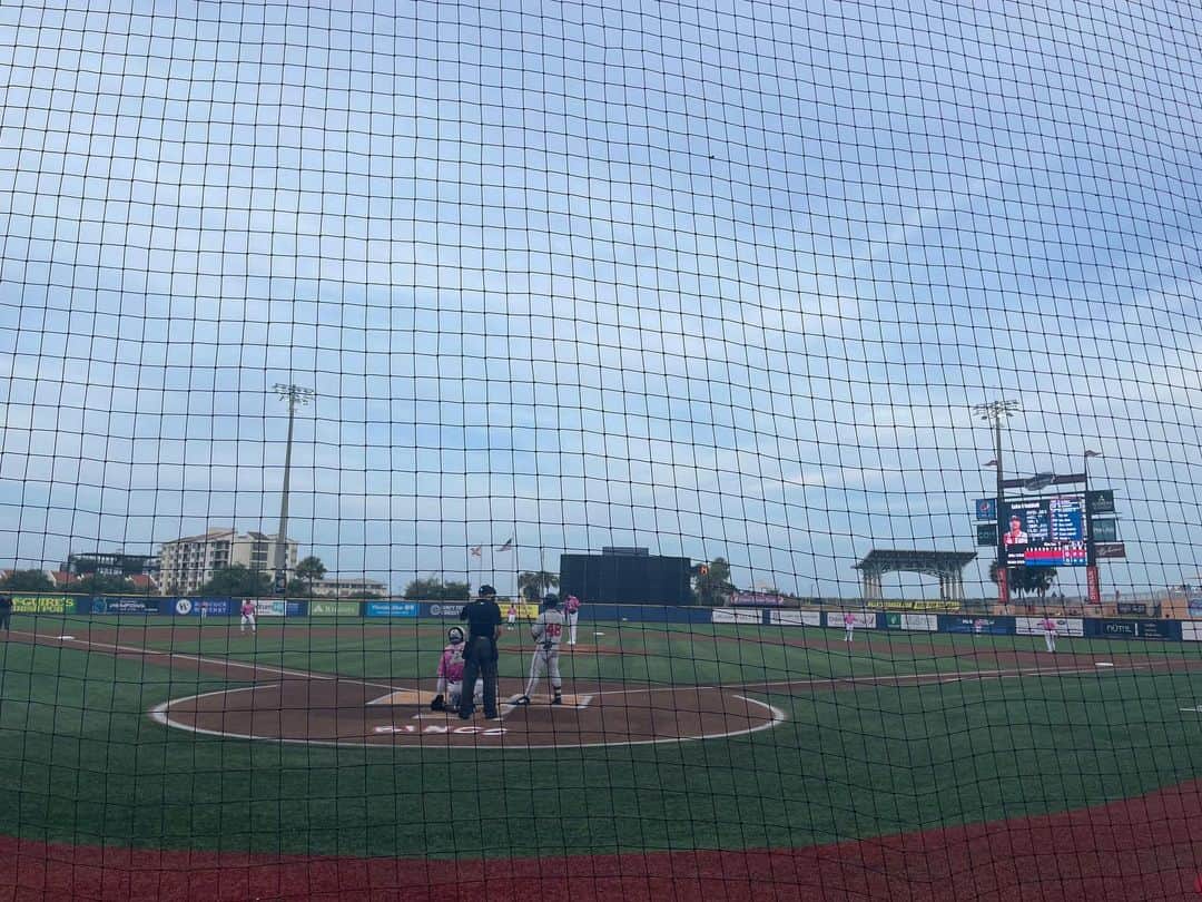 バッバ・ワトソンのインスタグラム：「Perfect night for a @bluewahoosbball game!! #PensacolaLife」