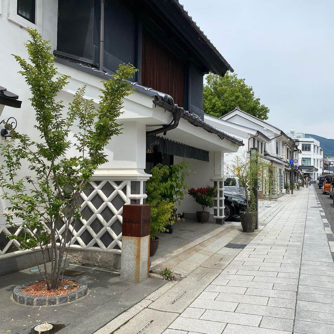 Fushimi natsukiさんのインスタグラム写真 - (Fushimi natsukiInstagram)「STANDKastane 🏯🍎 in 長野県松本市  ご来店いただいたみなさま、ありがとうございました！！！  時間を割いてわざわざご来店いただき感謝するのは私たちなのに 長野に来てくれて嬉しいです、ありがとうございますと　たくさんあたたかい言葉を頂きました涙。  初めてのSTANDKastaneの店頭は ほんとに胸熱で、感無量でした。 このかんじ、ひさしぶりで 嬉しい涙が込み上げて何度も我慢。。😢  次はどこになるのかなぁ〜？？ 楽しみにしててください♡ まだまだ全国のみなさまにKastaneを知ってもらいたい！と思えたそんな出張記録✒️💘💘  〜思い出のメンバーとの写真を載せて〜  また長野行ったカフェ載せよーっと♡  #長野県#長野観光 #松本市#中町商店街 #中町#蔵みーる中町 #kastane#STANDKastane」6月15日 9時20分 - fusshan