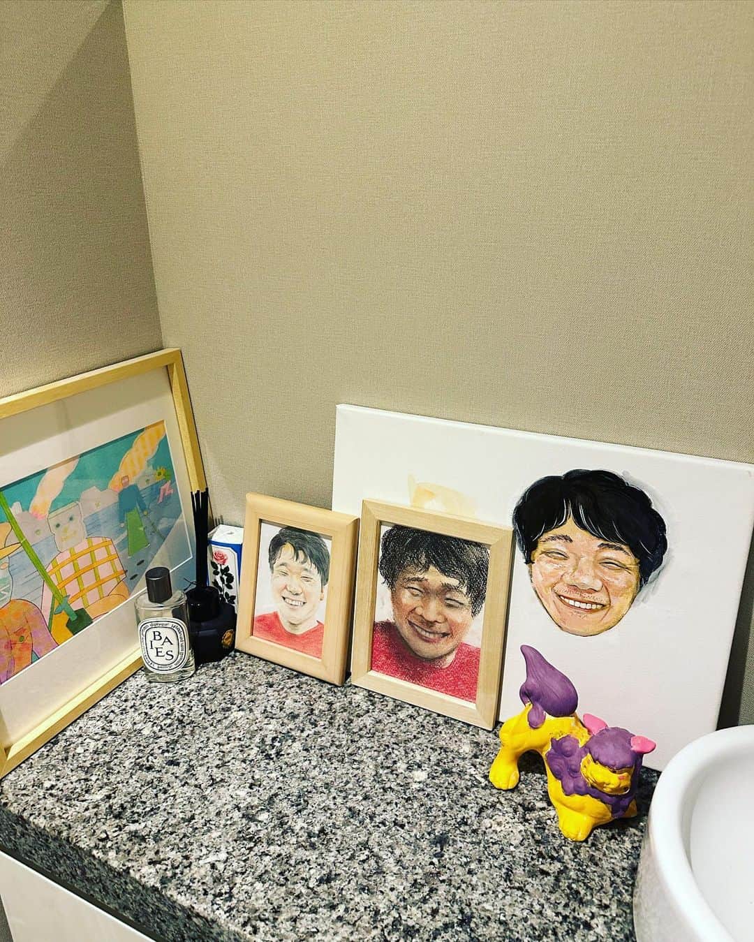 犬山紙子さんのインスタグラム写真 - (犬山紙子Instagram)「トイレのつるちゃんコーナー ３人になりました」6月15日 9時17分 - inuyamakamiko