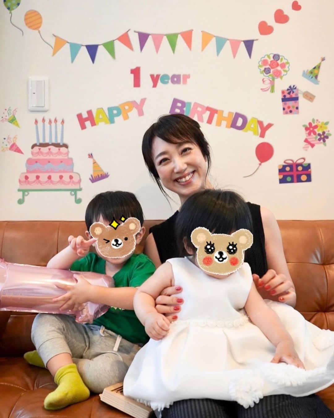 川田裕美のインスタグラム：「娘が先日1歳になりました✨🎂みんなで協力し合って乗り切った1年！とても濃い1年！🥰この先もずっと一緒に楽しいことしようね🤗 この日はお兄ちゃんがバースデーソングを歌ってくれて、ケーキはパパと一緒につくりました🎵私が作って失敗したらイヤだからね〜」