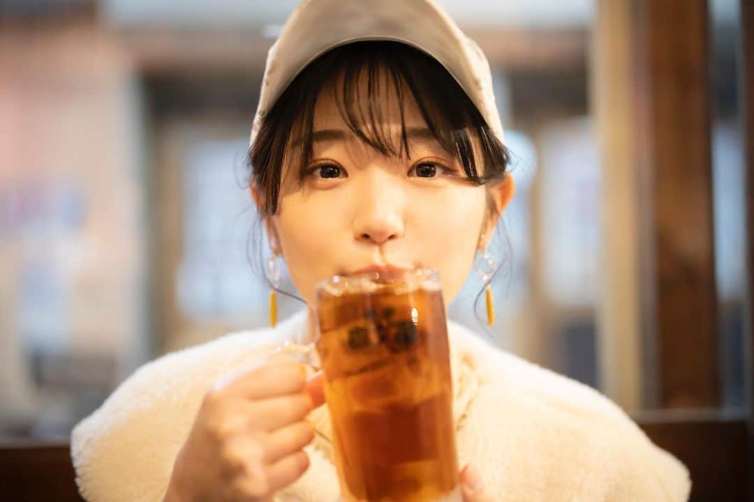 長谷川かすみのインスタグラム：「これウーロン茶。  最近少しずつ、お酒練習してる🍶」