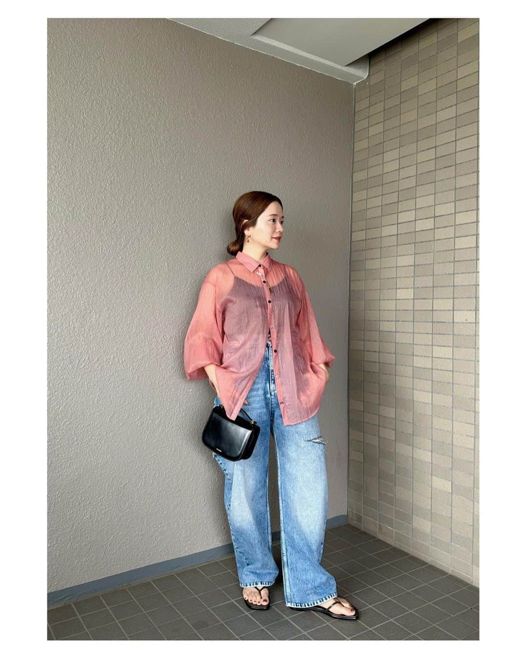 高山直子さんのインスタグラム写真 - (高山直子Instagram)「やっぱ大好きなシャツ♡ 大人気のピンクも再販しました😉 インナーもEiiSのリブキャミ。 ほんと大活躍🙌🏻 アイテムはタグ付けです🏷️  #きょうのふく」6月15日 9時40分 - nao_70koro