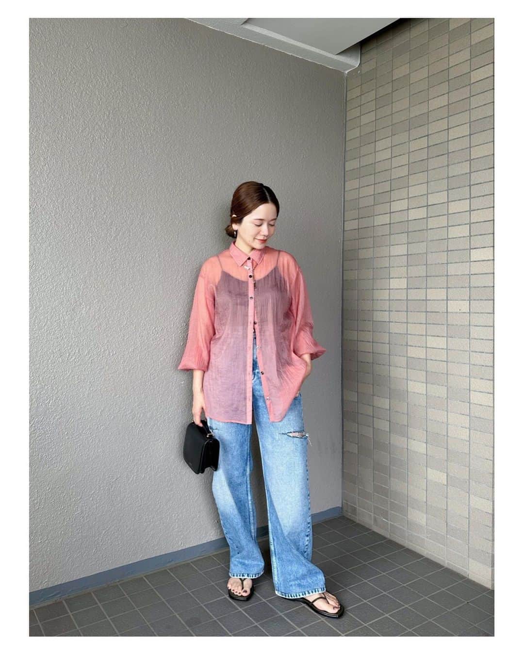 高山直子さんのインスタグラム写真 - (高山直子Instagram)「やっぱ大好きなシャツ♡ 大人気のピンクも再販しました😉 インナーもEiiSのリブキャミ。 ほんと大活躍🙌🏻 アイテムはタグ付けです🏷️  #きょうのふく」6月15日 9時40分 - nao_70koro