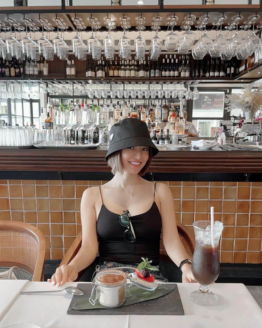 紺谷みえこさんのインスタグラム写真 - (紺谷みえこInstagram)「ここのボンゴレとティラミス美味しかった🍽  @spasso_hk #香港　#九龍　#尖沙咀 #海沿いレストラン  #hongkong #hkig #TsimShaTsui #spasso #prada」6月15日 9時43分 - mieko113081