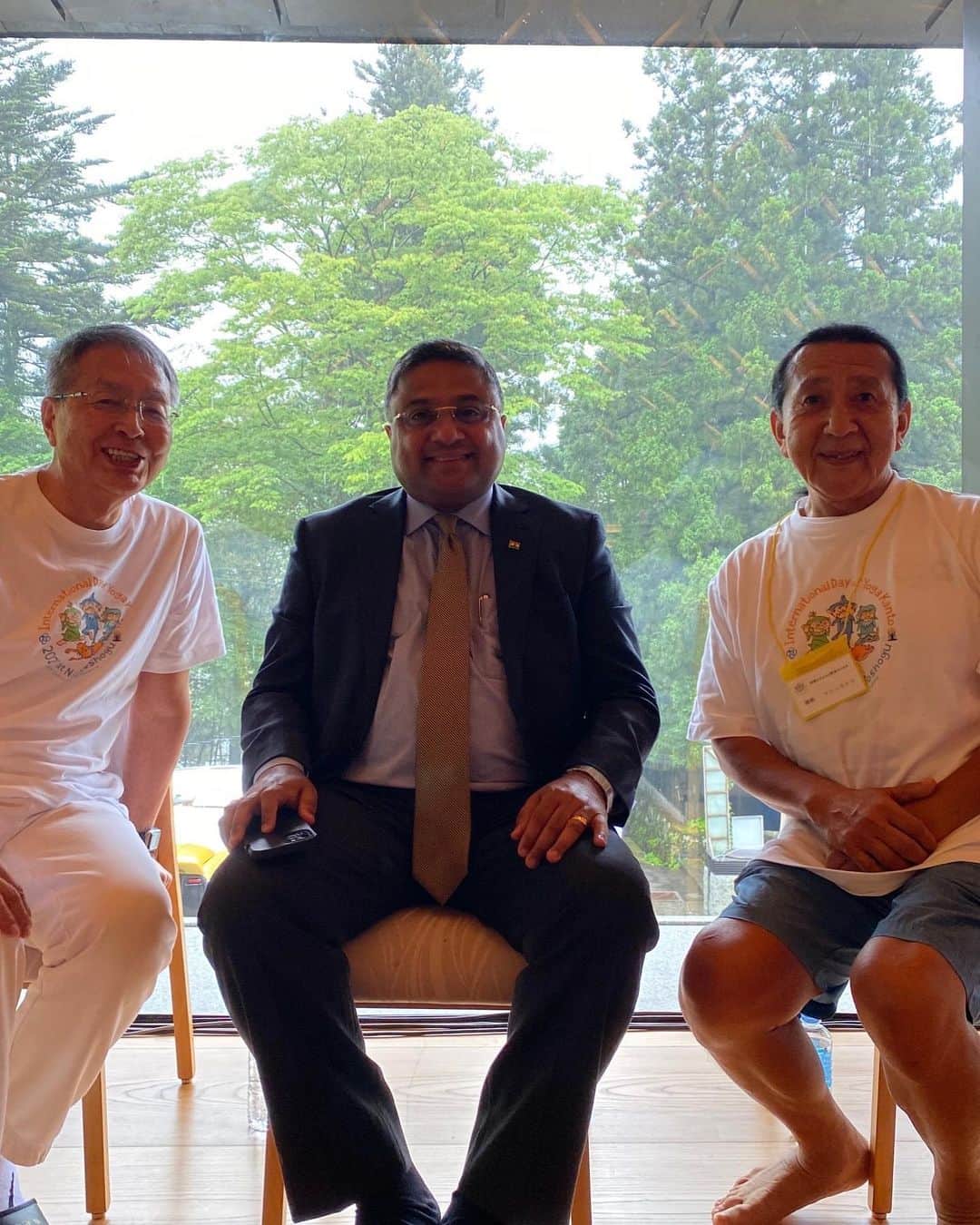 Ken Harakumaのインスタグラム：「日光東照宮 @yogaday.kanto  イベントにて🙏 右： @indiainjapan_embassyofindia  Ambassader Mr.Sibi George @ambsibigeorge  シビ・ジョージインド大使閣下🇮🇳 左： 日本ヨガ療法学会理事長 木村 慧心先生 @international_yoga_center  @indian_cultural_centre_japan  次回国際ヨガの日は、6月21日築地本願寺にて行います❣️ @tsukijihongwanji_official  参加費無料ですので、お友達お誘いの上、是非ご参加下さい。 リンク先以下からご覧下さい。 ↓ https://tsukijihongwanji.jp/news/7756/  お申込みは3ページ目のQRコードからも可能です。 #日光東照宮  #intenationaldayofyoga  #国際ヨガデー  #築地本願寺」