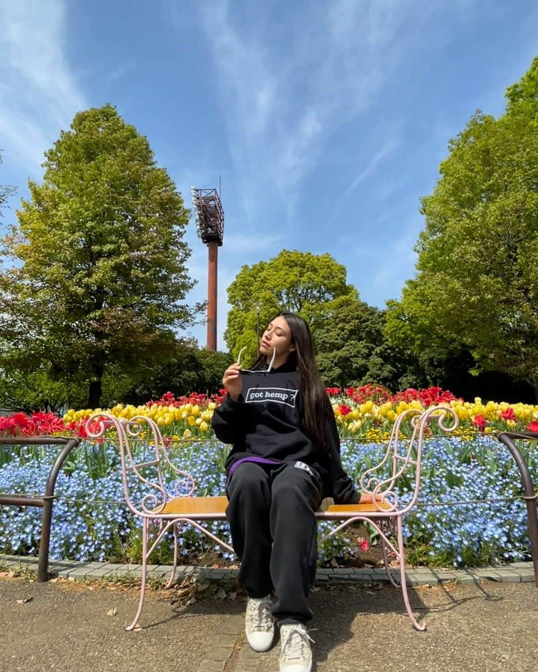 SORAのインスタグラム：「てきぱきせずに心も穏やかに過ごすのが最近の目標🎵  せかせかしてると未来も急がなきゃ行けない未来を引き寄せる事が分かった😌  全て今の現状は自分が望んでる状態❕ 今をどう幸せに過ごせるか考えて動くのが 未来の幸せの鍵になる💞   #natural  #music   #relax」