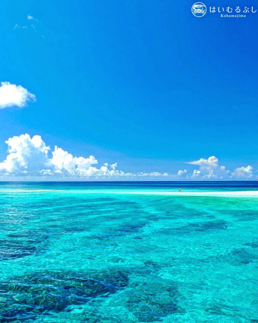 HAIMURUBUSHI はいむるぶしのインスタグラム：「小浜島・はいむるぶしから癒しの風景をお届けします。 小浜島の南に浮かぶ真っ白な小バラス島。 サンゴの欠片(バラス)が自然に堆積してできた島… 青い海と白い島のコントラストが沖縄の爽やかな夏らしさを演出しています。 ここにしかない、自然の優しさに癒されにお越しください。 #沖縄 #八重山諸島 #離島 #自然 #景色 #旅行 #サンゴ #海 #小浜島 #リゾート #ホテル #はいむるぶし  #japan #okinawa #island #travel #coral #sea #beautiful #scenery #kohamajima #resort #hotel #haimurubushi」