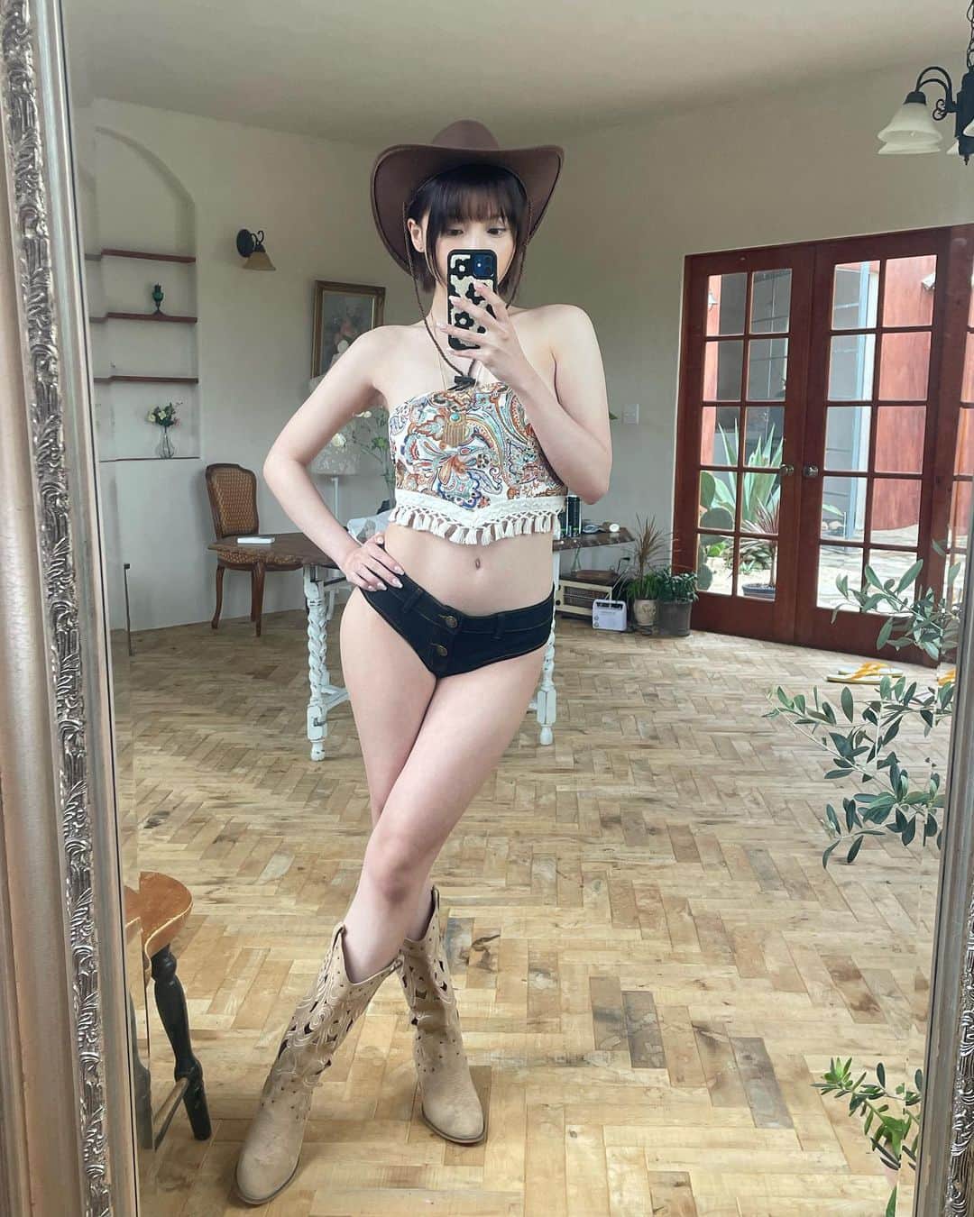 安位薫のインスタグラム：「8/23写真集出します♪」