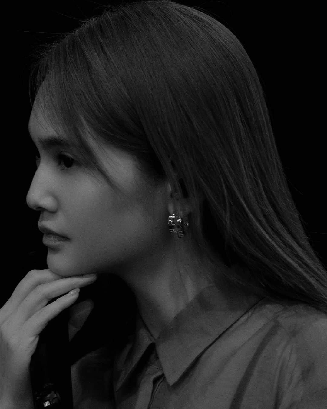 レイニー・ヤンさんのインスタグラム写真 - (レイニー・ヤンInstagram)「練團時 好幾首歌唱起來的感受 和2020年LIKE A STAR巡演首唱時都不一樣了 我的內心經歷了什麼變化呢 到時在Talking環節細說囉 演唱會週六週日見🤍🤍🤍  📷 @kevinim   #likeastar世界巡迴演唱會  #likeastar #像是一顆星星 #演唱會花絮照」6月15日 13時35分 - rainie77